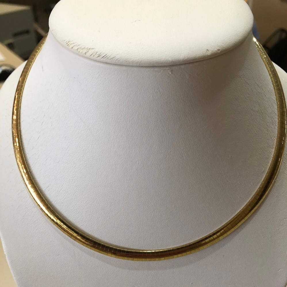 Elegant Ladies Omega Chain Necklace